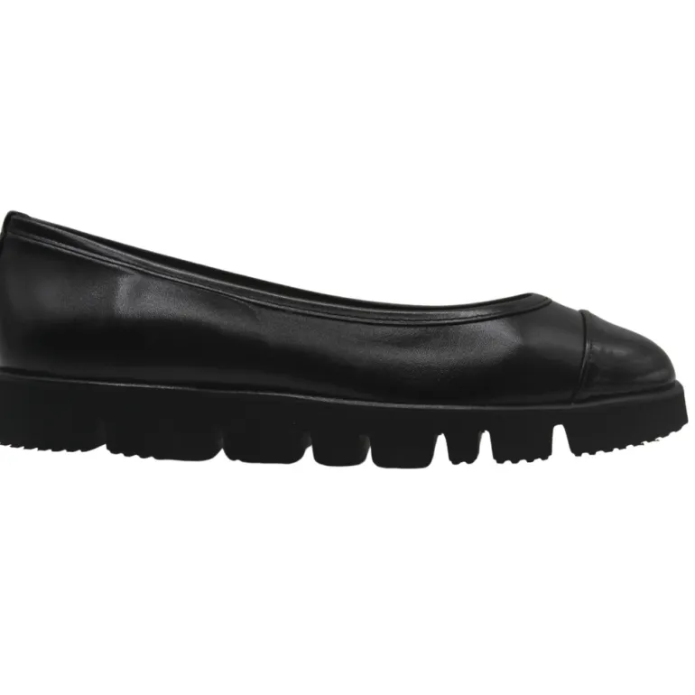 Daphne - Black Leather